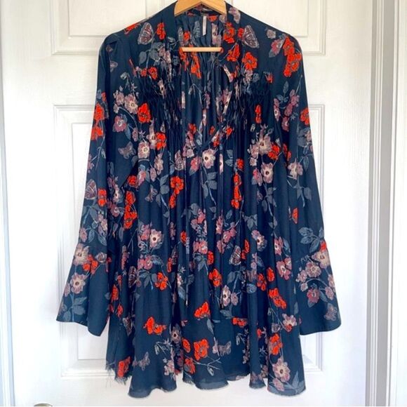 Free People So Fine Navy Floral Smocked Top Gently Loved Sz S - Picture 3 of 11